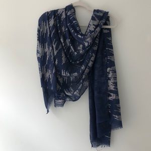 Blue/silver sequin pattern scarf